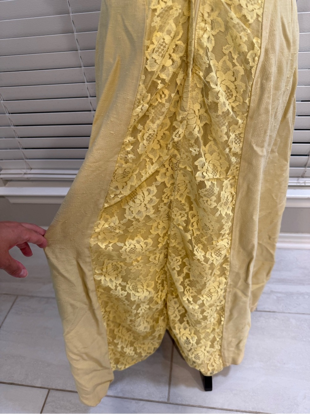 Lace-Front Yellow Maxi Dress with V-Neck - Picture 4 of 6